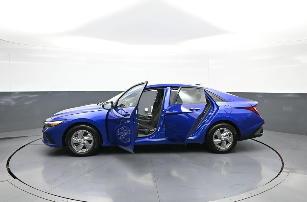 2025 Hyundai Elantra SE - Photo 41
