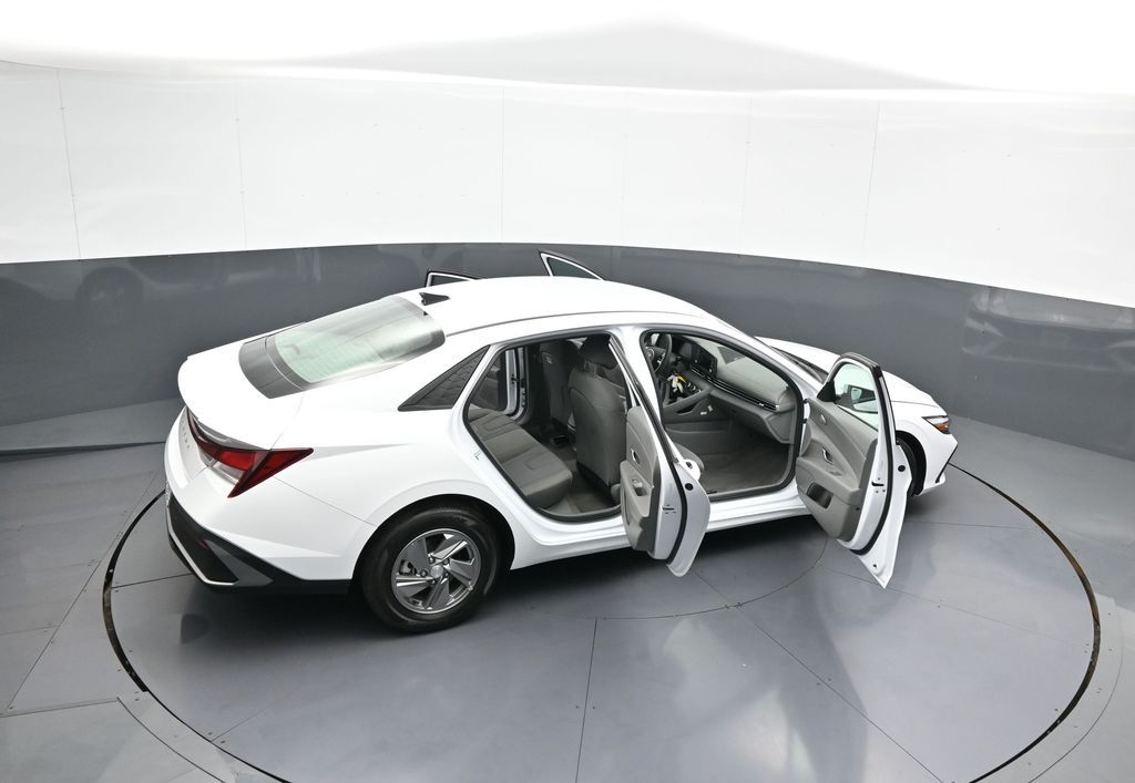 2025 Hyundai Elantra SE - Photo 44