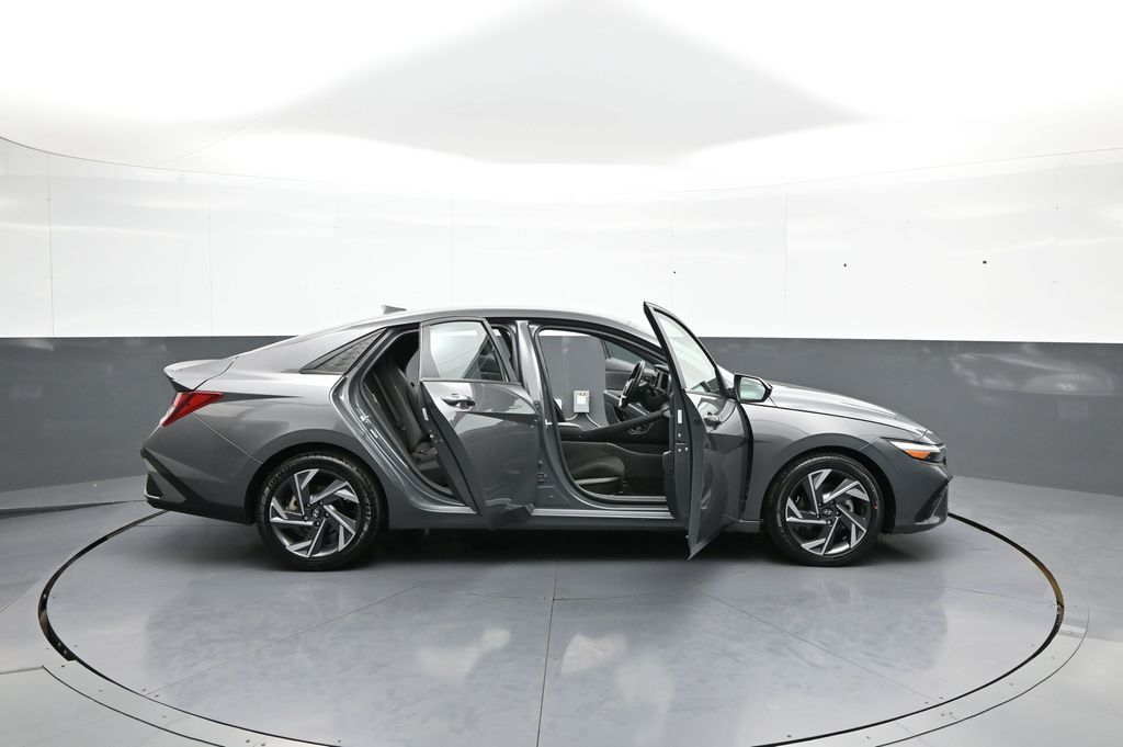 2025 Hyundai Elantra SEL - Photo 39