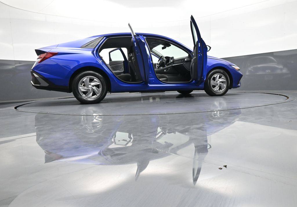 2025 Hyundai Elantra SE - Photo 46