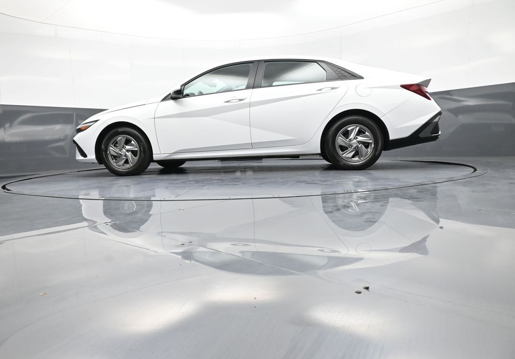 2025 Hyundai Elantra SE - Photo 32