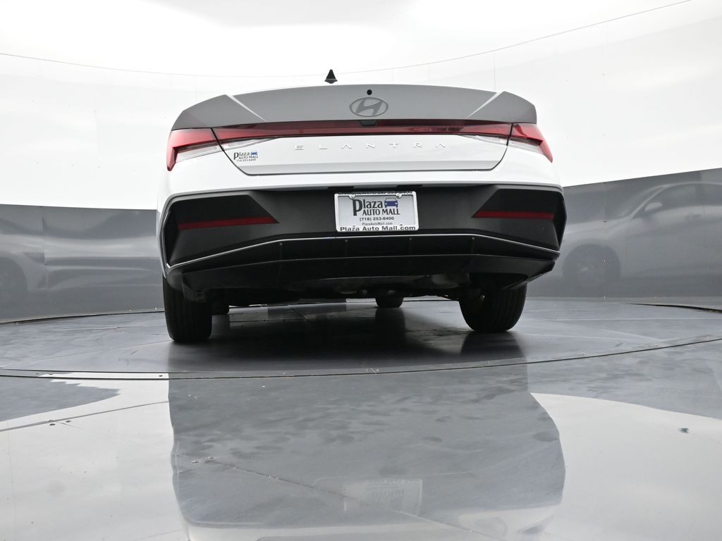 2025 Hyundai Elantra SE - Photo 30