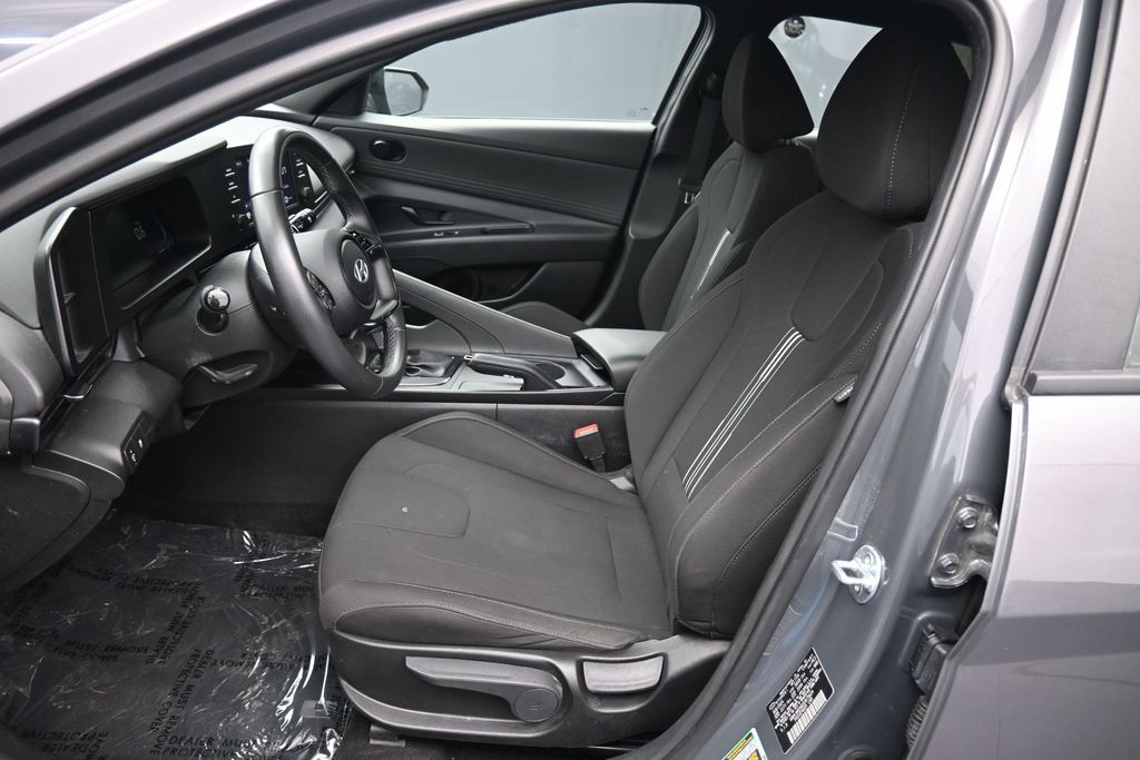 2025 Hyundai Elantra SEL - Photo 17