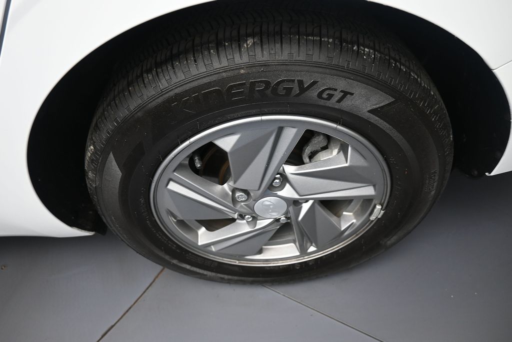 2025 Hyundai Elantra SE - Photo 15