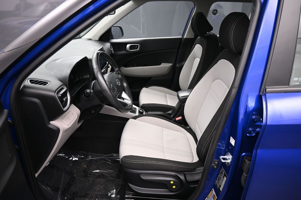 2023 Hyundai Venue SEL - Photo 18