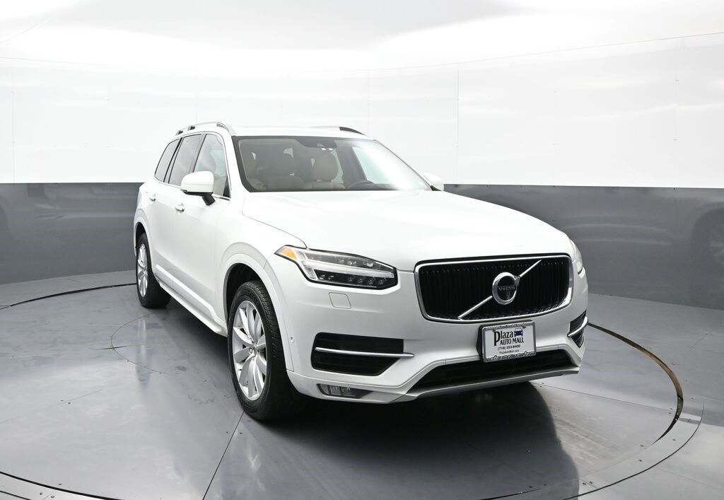 2016 Volvo XC90 T6 Momentum photo 3