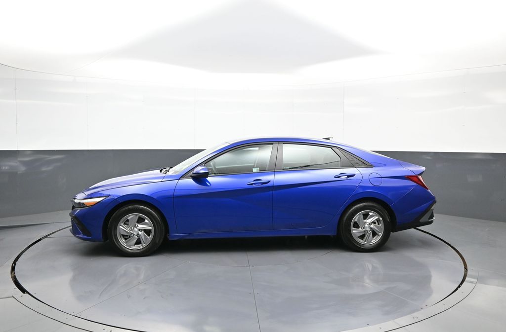 2025 Hyundai Elantra SE - Photo 9