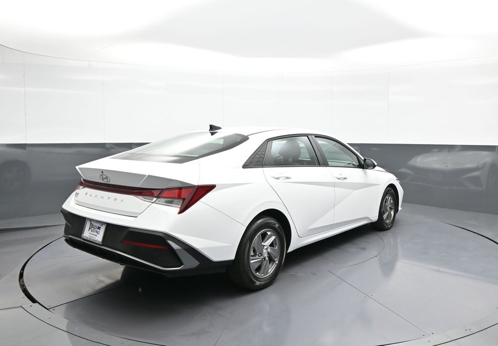2025 Hyundai Elantra SE - Photo 6