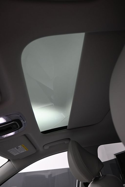 2024 Hyundai Kona Limited - Photo 18