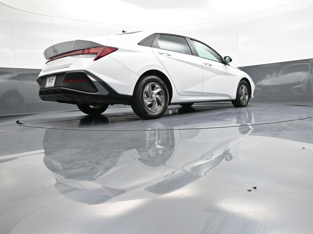 2025 Hyundai Elantra SE - Photo 29