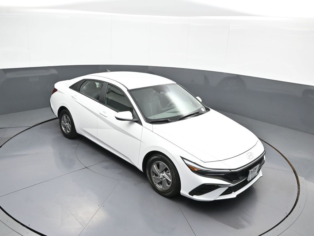 2025 Hyundai Elantra SE - Photo 35