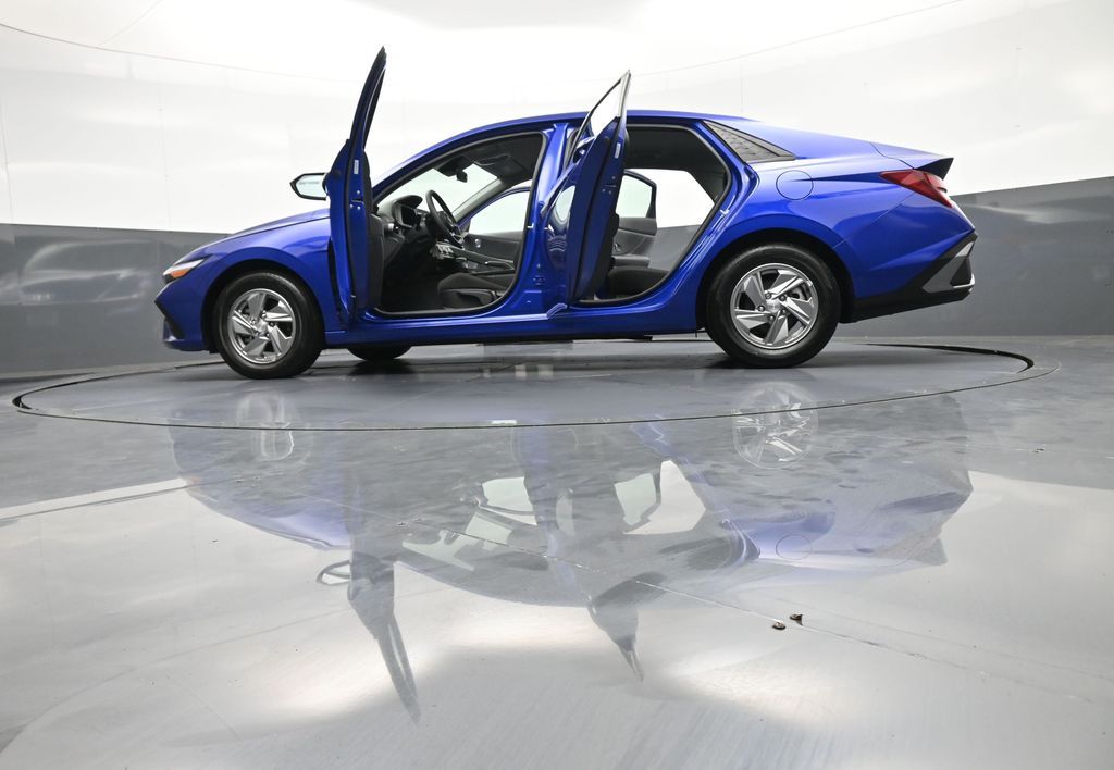 2025 Hyundai Elantra SE - Photo 47