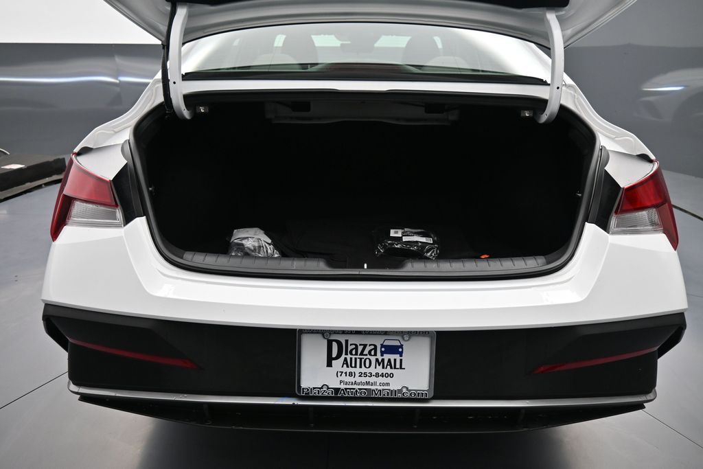 2025 Hyundai Elantra SE - Photo 21