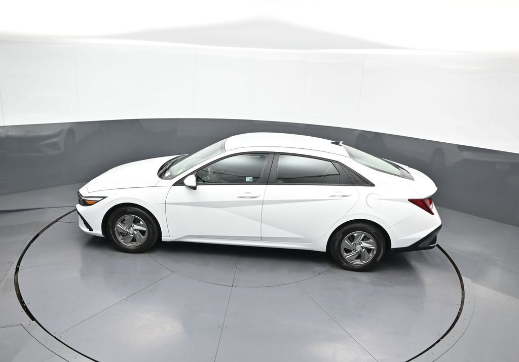 2025 Hyundai Elantra SE - Photo 40