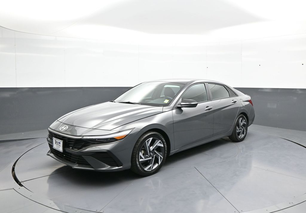 2025 Hyundai Elantra SEL - Photo 1