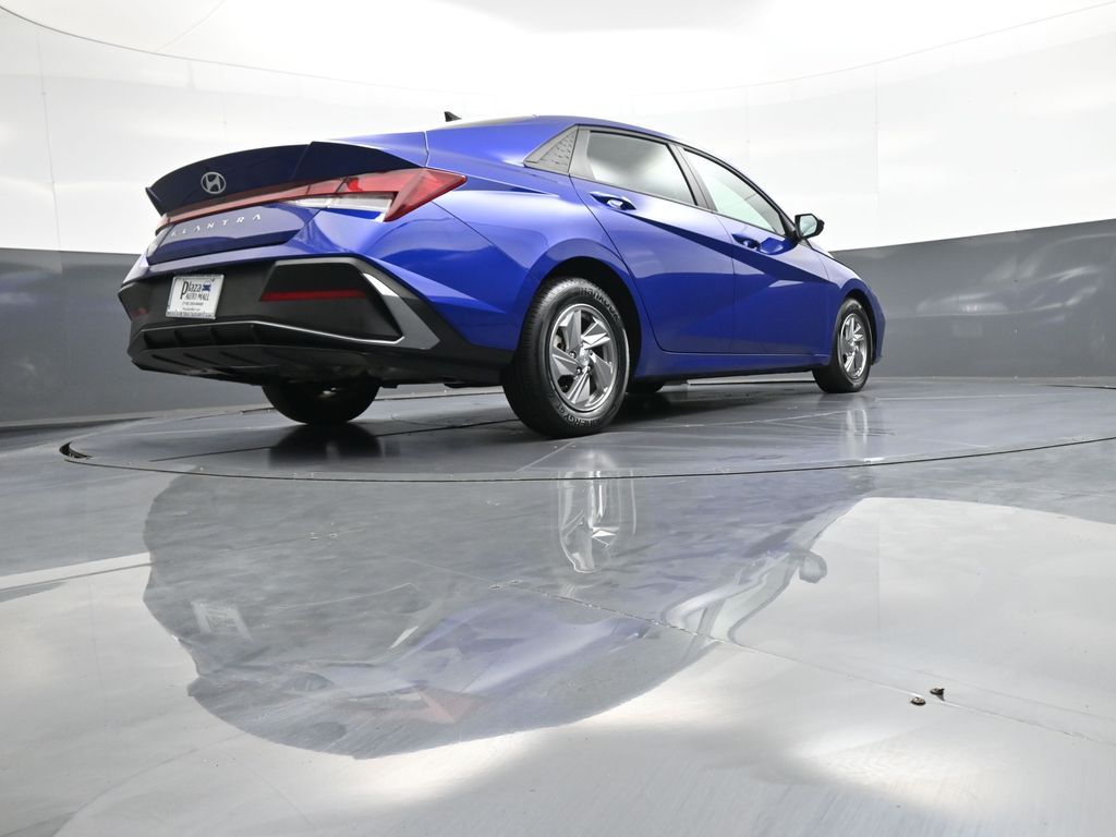 2025 Hyundai Elantra SE - Photo 28