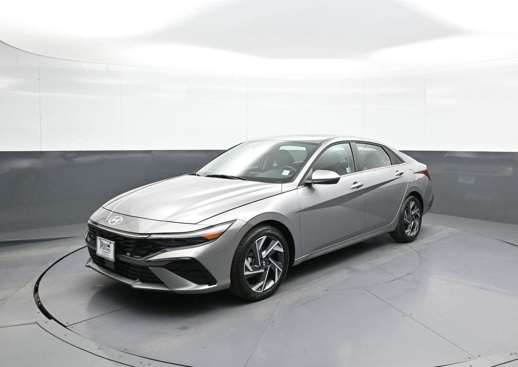 2025 Hyundai Elantra SEL's photo