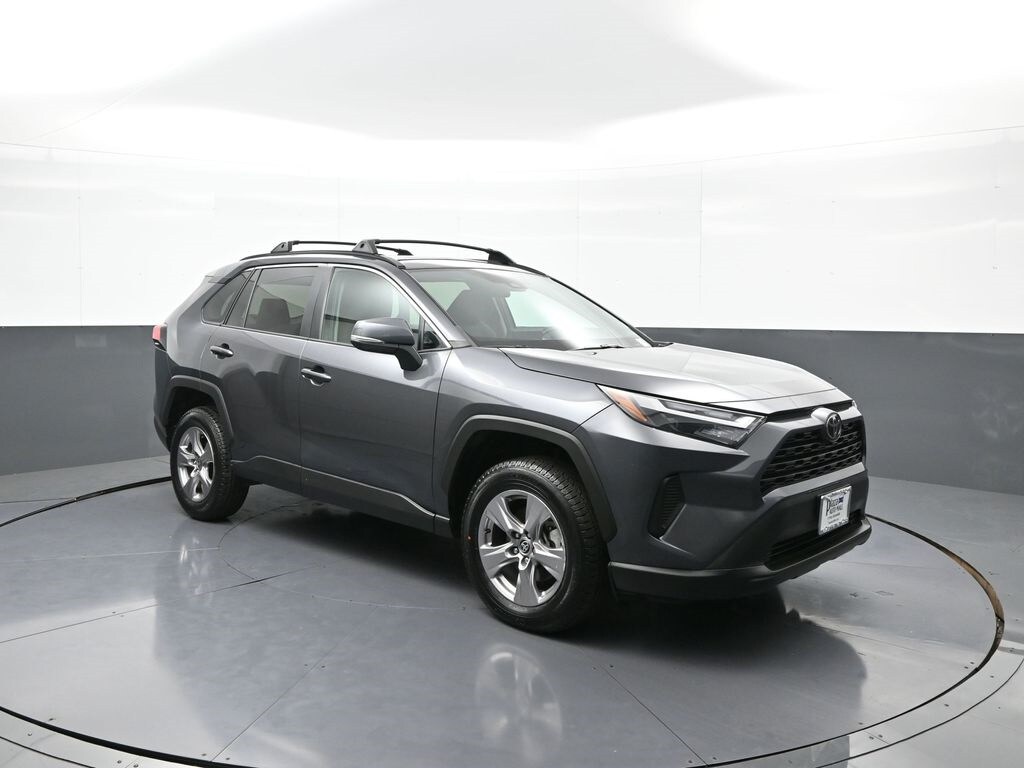 2022 Toyota RAV4 XLE photo 4