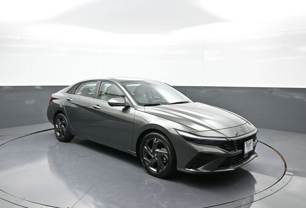 2024 Hyundai Elantra Limited photo 4
