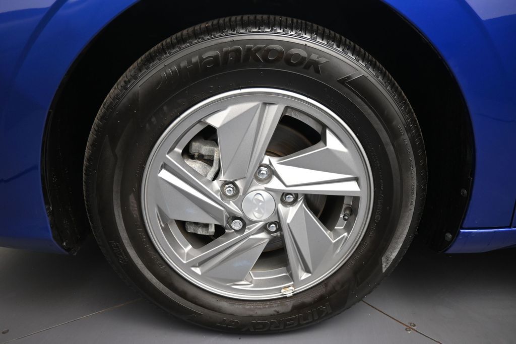2025 Hyundai Elantra SE - Photo 13