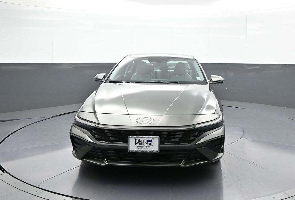 2024 Hyundai Elantra Limited photo 2