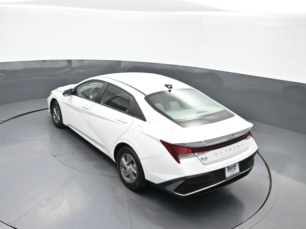 2025 Hyundai Elantra SE - Photo 39