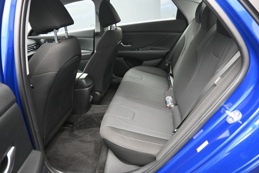 2025 Hyundai Elantra SE - Photo 19