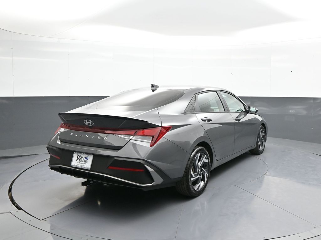 2025 Hyundai Elantra SEL - Photo 6
