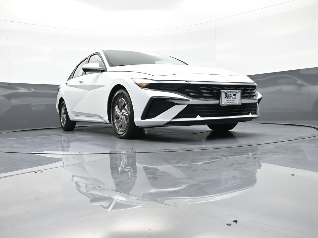2025 Hyundai Elantra SE - Photo 27