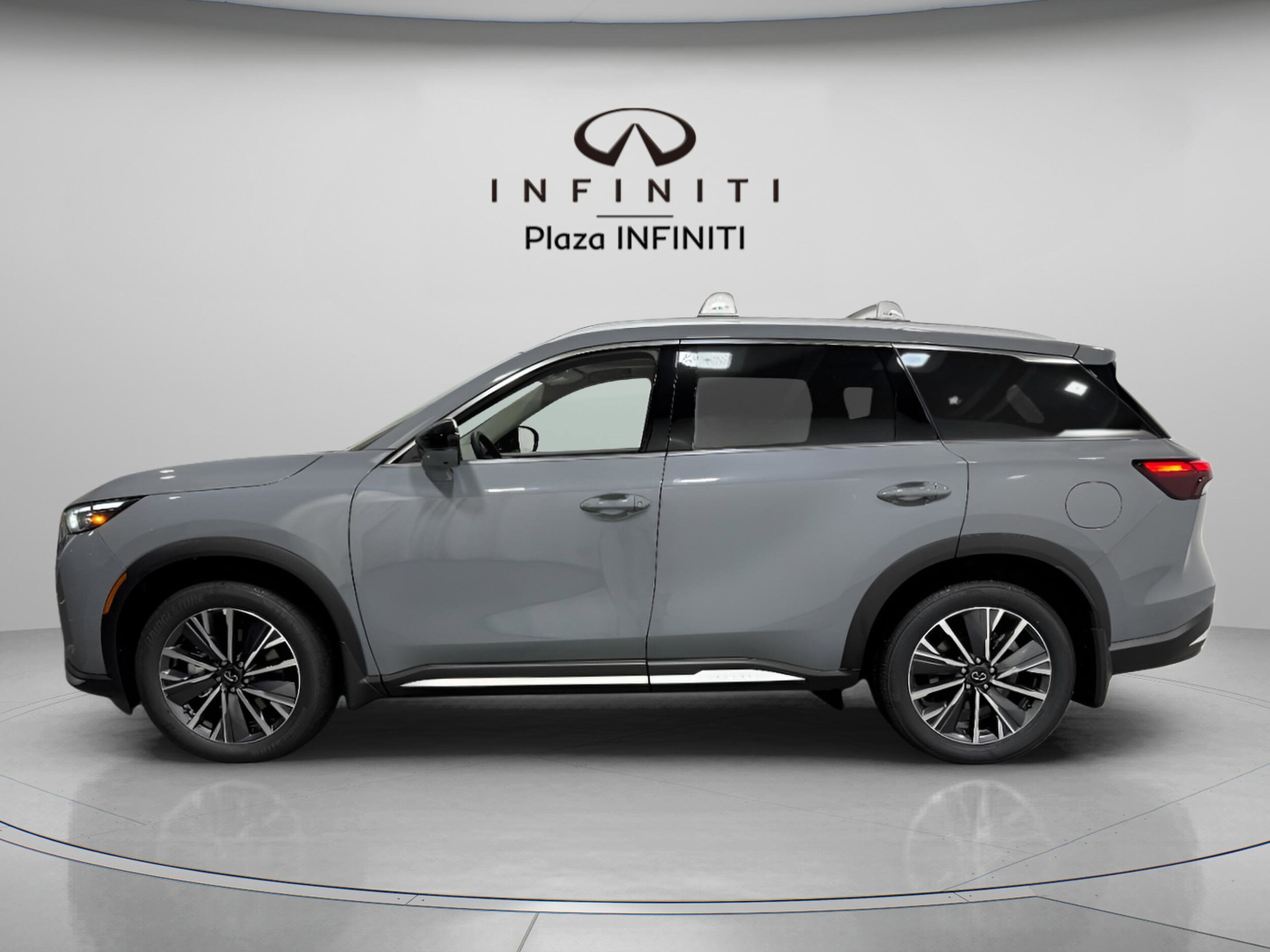 2026 Infiniti QX60 Luxe photo 2