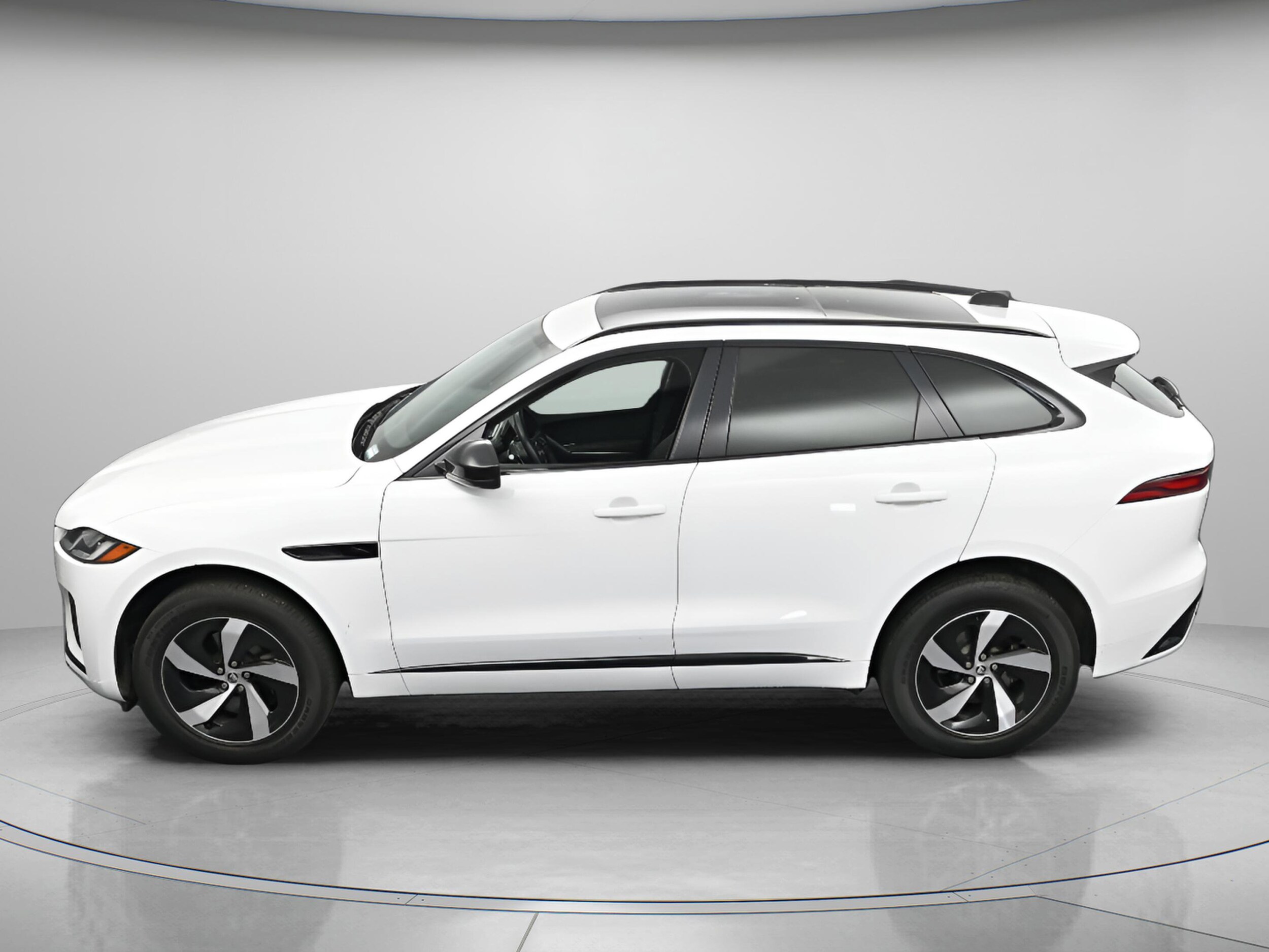 2024 Jaguar F-PACE R-Dynamic S P250 photo 4