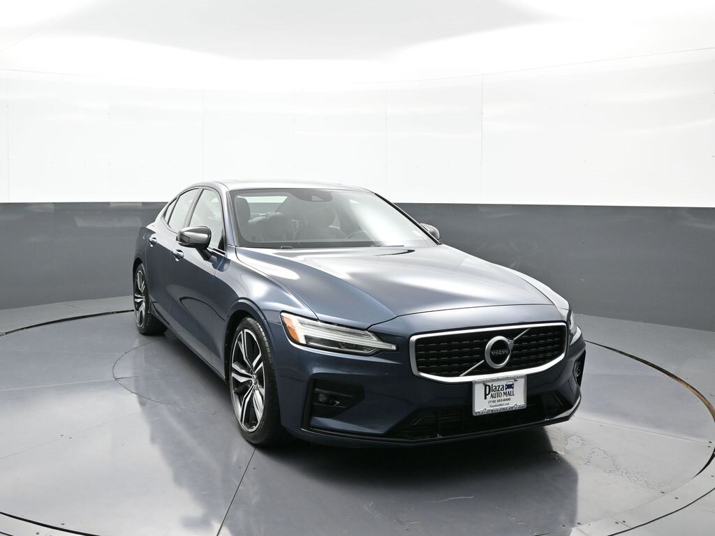 2019 Volvo S60 T6 R-Design photo 3