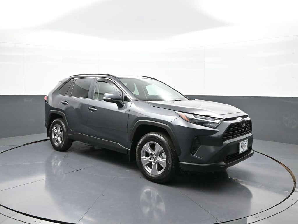 2025 Toyota RAV4 Hybrid XLE photo 3