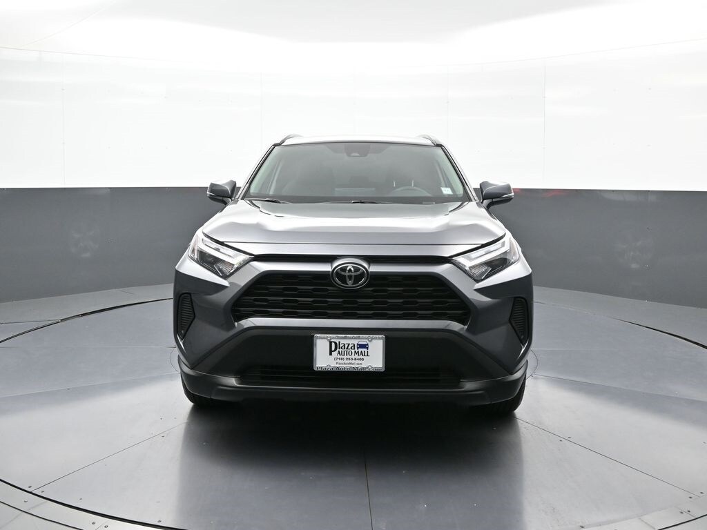 2025 Toyota RAV4 Hybrid XLE photo 2