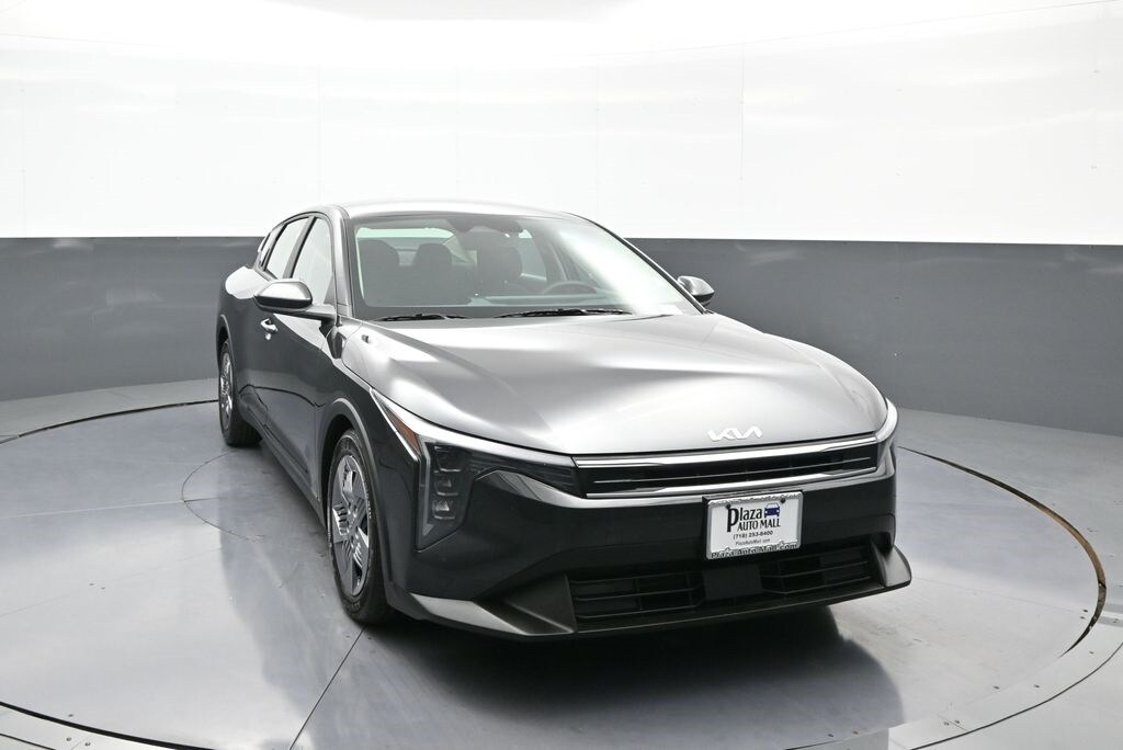 2025 Kia K4 LX photo 3