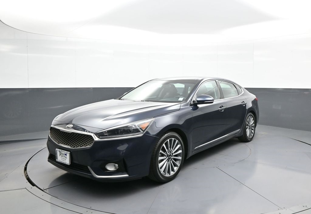 2017 Kia Cadenza Premium's photo