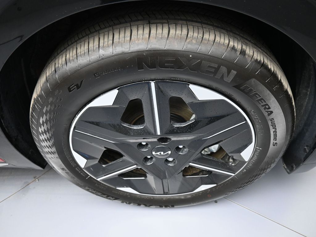2025 Kia EV6 Wind - Photo 13