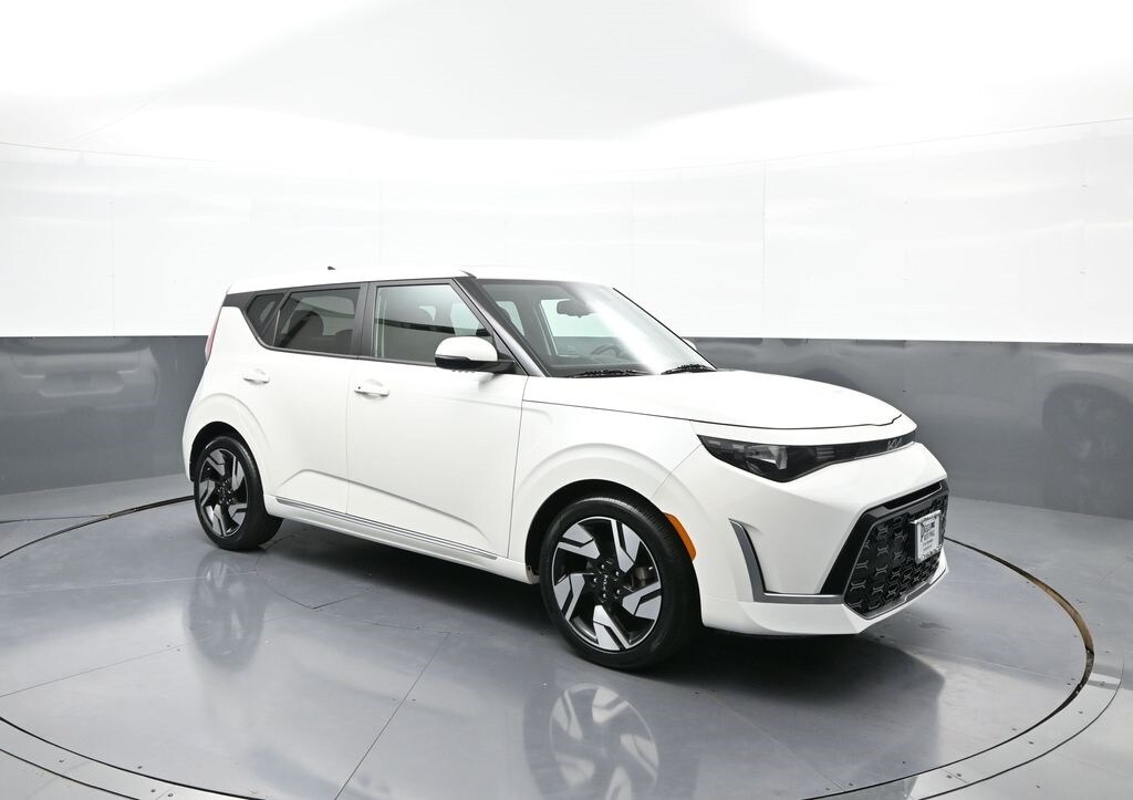 2023 Kia Soul GT-Line photo 2