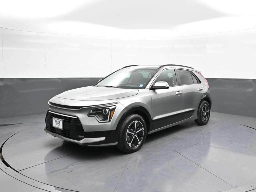 2023 Kia Niro SX's photo