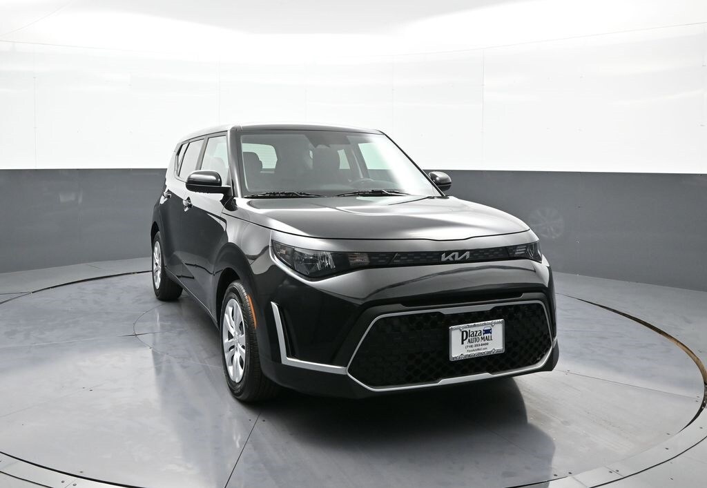 2023 Kia Soul LX photo 3