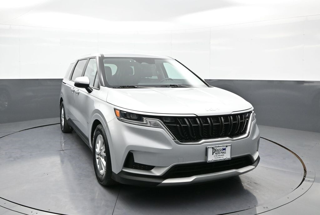 2023 Kia Carnival LX photo 3