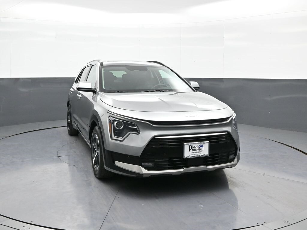 2023 Kia Niro SX photo 2