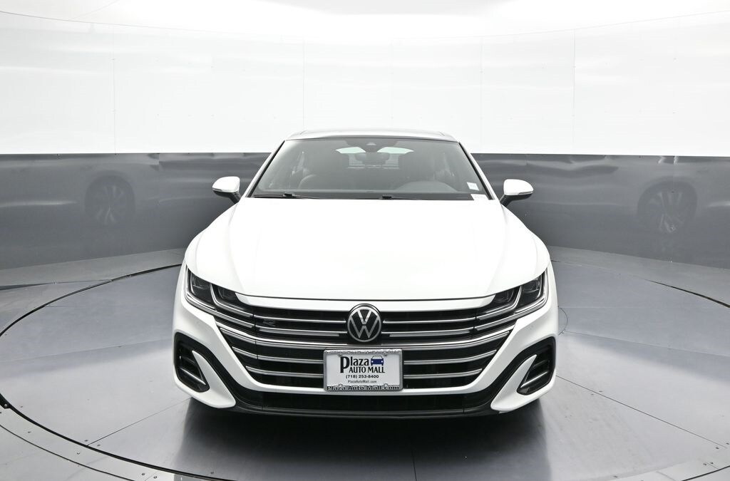 2022 Volkswagen Arteon SEL R-Line photo 2