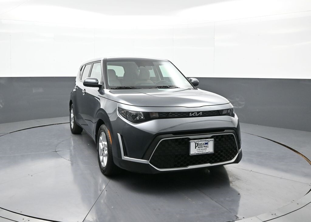 2023 Kia Soul LX photo 2
