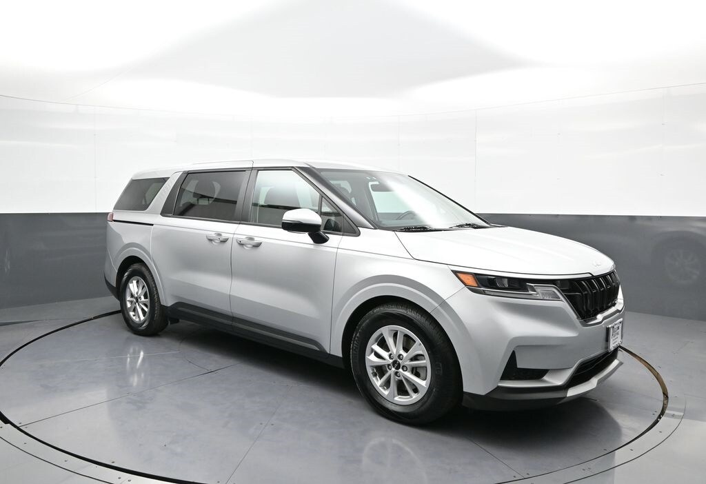 2023 Kia Carnival LX photo 4
