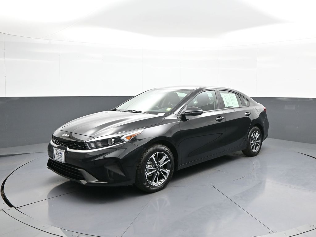 2024 Kia Forte LXS AT's photo
