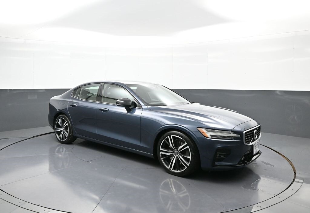 2019 Volvo S60 T6 R-Design photo 4