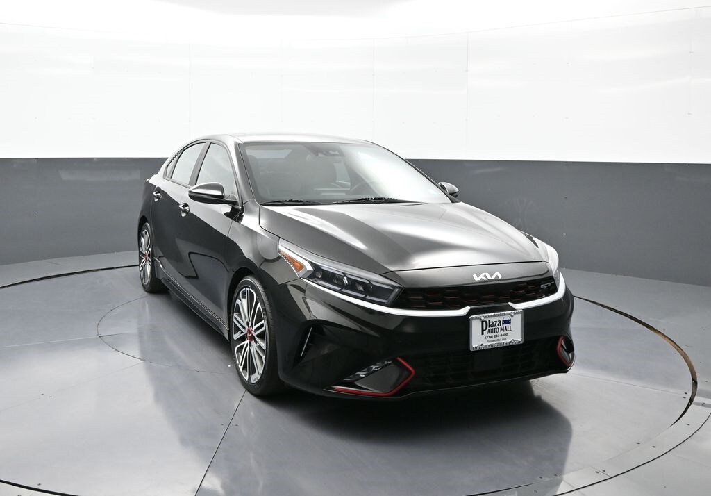2023 Kia Forte GT photo 3
