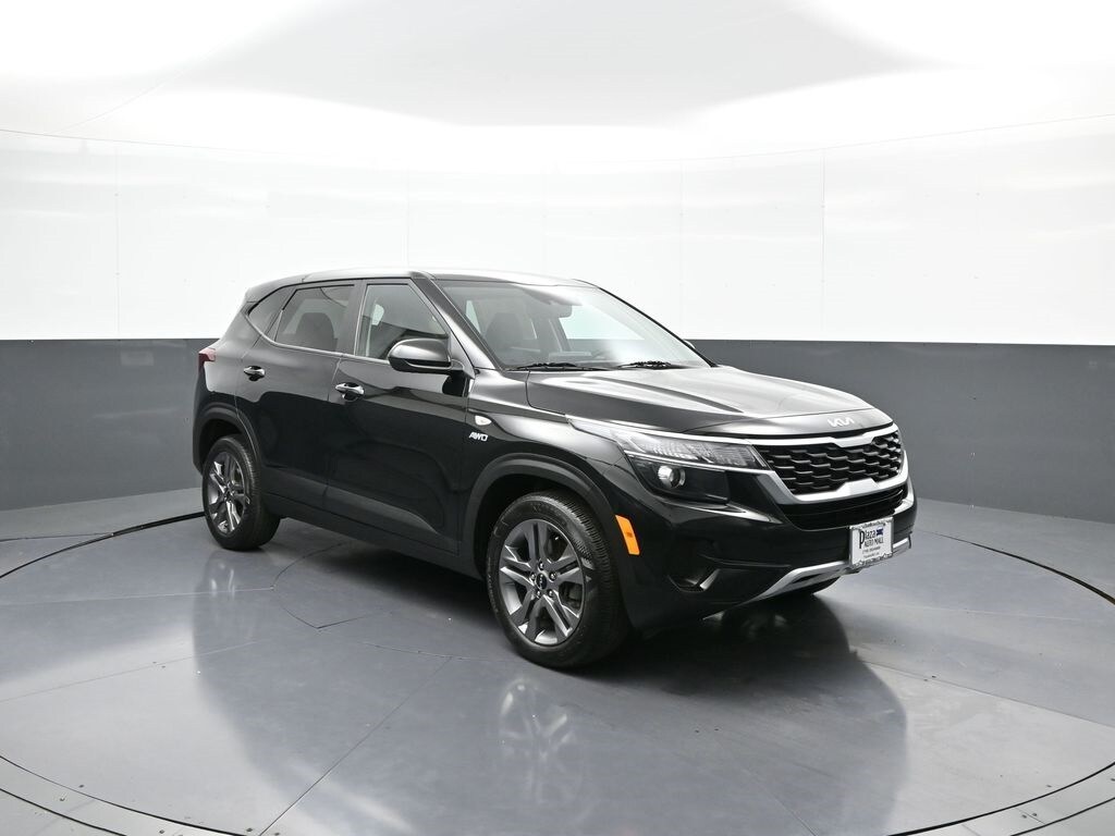 2023 Kia Seltos LX photo 3