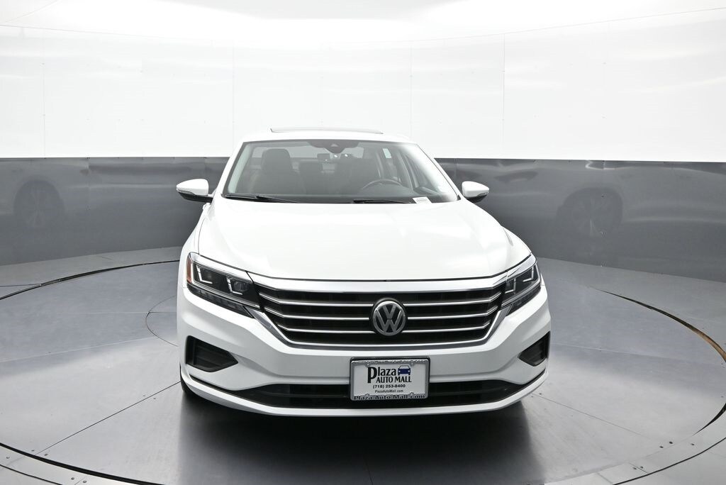 2021 Volkswagen Passat 2.0T SE photo 2